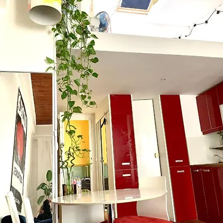 Apartment Loft D'artiste In Teddy Bear Neighborhood